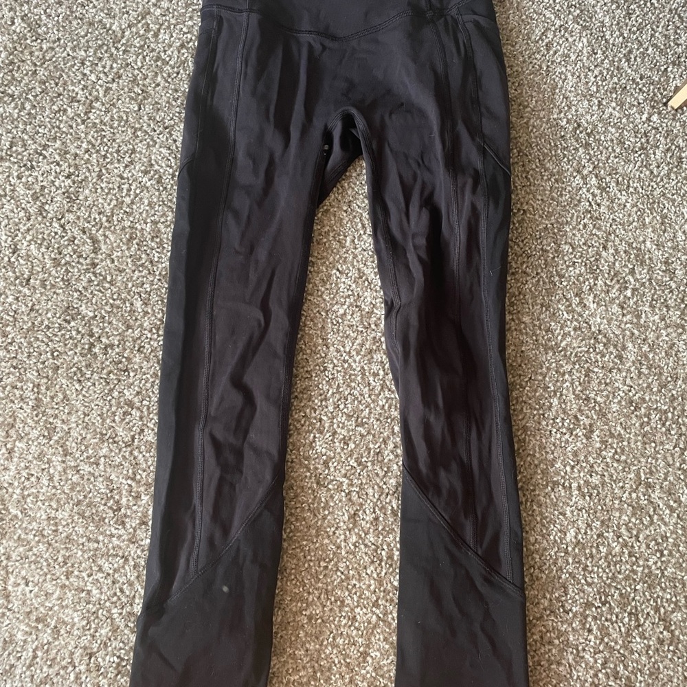 Black lululemon seamless cropped leggings
